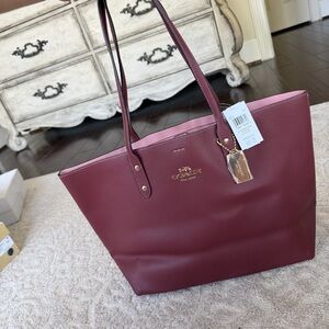 Coach Burgundy Reversible Tote Bag / BRAND NEW